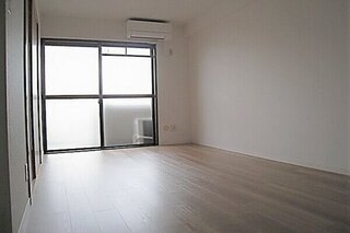 窓があり、明るいお部屋です。