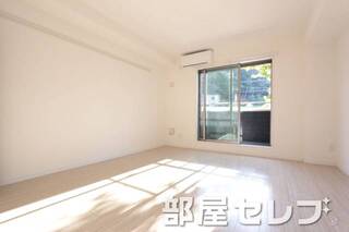 白基調でキレイなお部屋です。