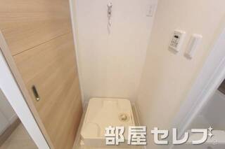 キレイな室内洗濯機置き場です。