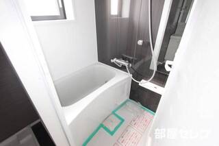 清潔感のあるお風呂です