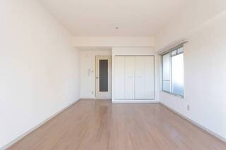 明るい角部屋はいかがでしょうか。（06号室内参照）