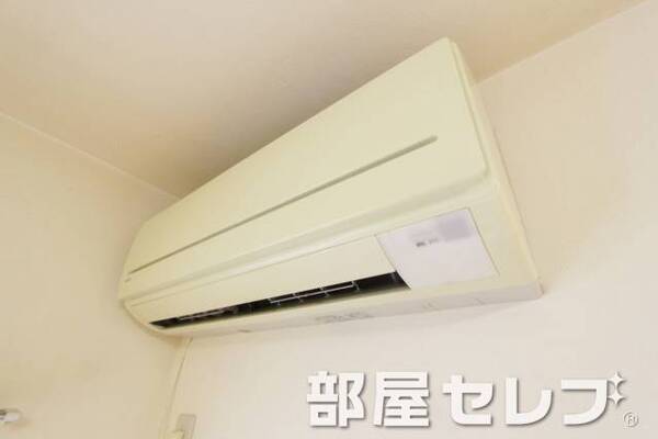 冷暖房エアコン。