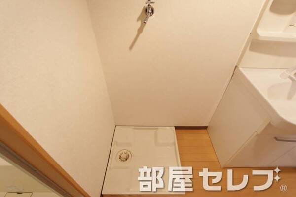 洗濯機置き場はこちらへ。