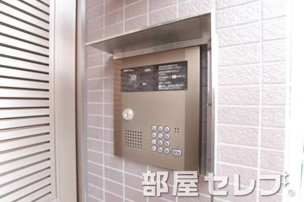 オートロック完備。