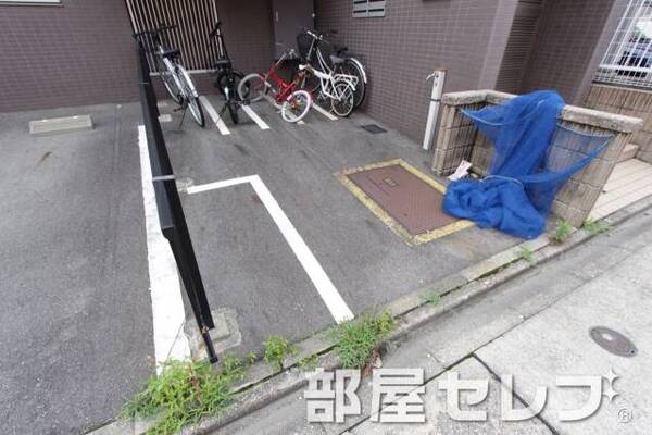 駐輪場。
