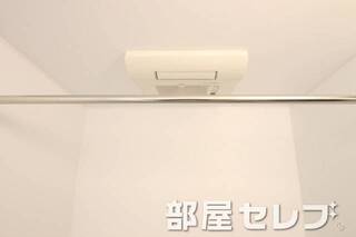 浴室乾燥機付き。