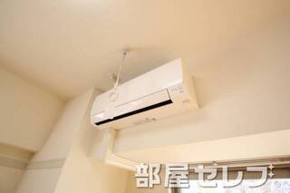 エアコン付きで快適に過ごせます。（写真は204号室です）