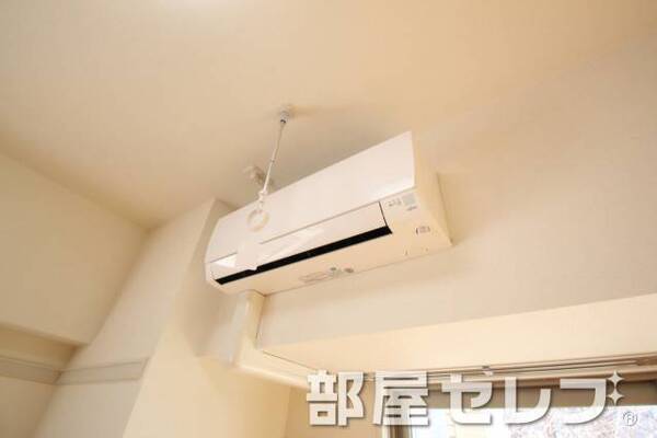 エアコン付きで快適に過ごせます。（写真は204号室です）