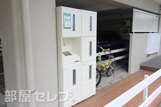 宅配ボックスで不在時にも荷物の受け取りができます。