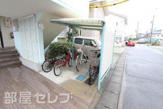 屋根付きの駐輪場です。