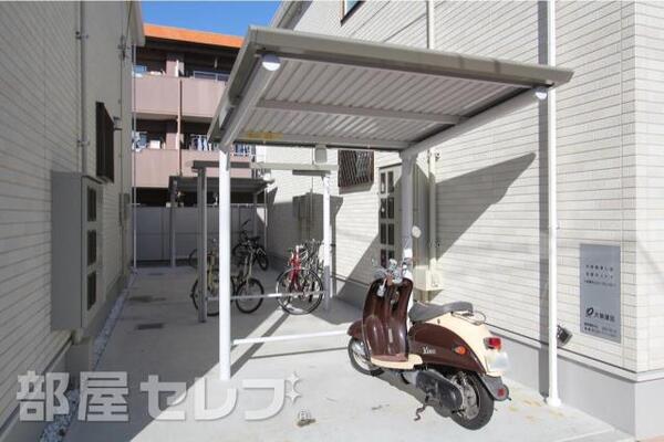 屋根のある駐輪場です。
