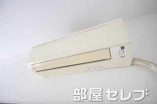 きれいなエアコンです。