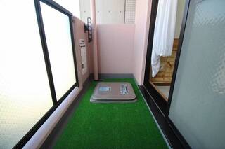 人口芝が敷かれたベランダ。（イメージ写真です）