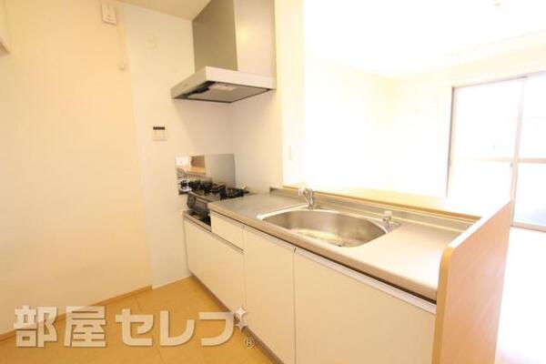 清潔感のあるキッチンです。
