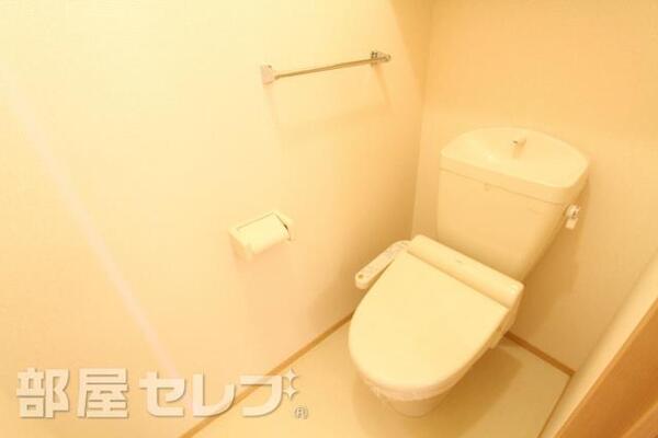 収納のあるトイレです。