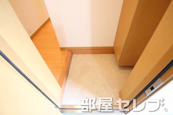 玄関も広くて快適。