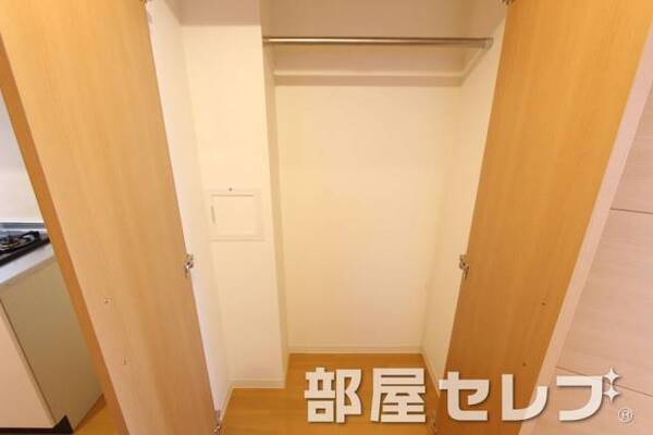ハンガーラック付きの収納です。