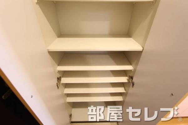 便利なシューズボックスです。
