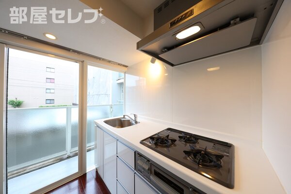 採光窓が大きいのがポイントです。（写真は他号室です）