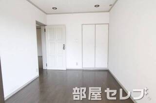 白を基調にしたお部屋です。
