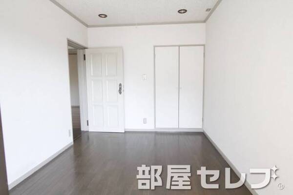 白を基調にしたお部屋です。