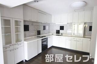 Ｌ字型システムキッチン凄く広いです。