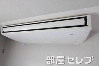 リビングのエアコンです。
