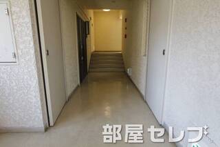 共用廊下もキレイですね。