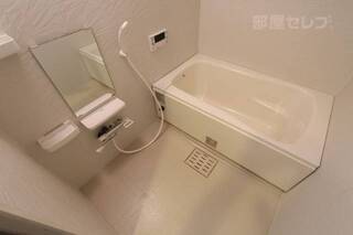 ※203号室の内装写真参照