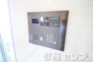 オートロック完備。