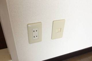 電気コンセントとインターネット用ＬＡＮ回線