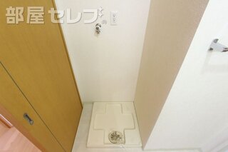 南側の洋室6帖のお部屋です。