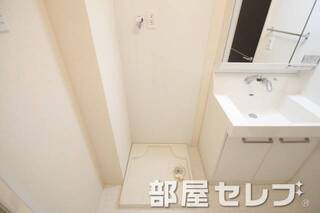 洗濯機置き場はこちらへ。