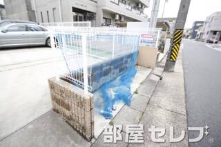 敷地内ゴミ置き場。