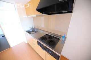 3口コンロにグリル付きです。