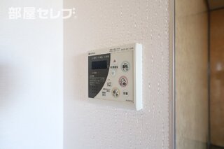 ボタン1つで湯張りと給湯が自動です。