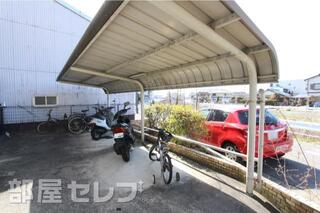屋根付きの駐輪場です。