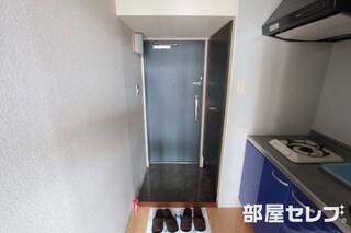 室内から見た玄関です。