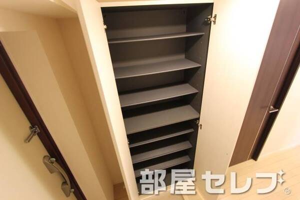 玄関収納ばっちり。