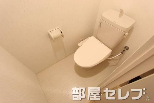 温水洗浄便座付きです。