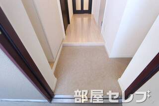 玄関広くて快適。