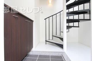 1階から螺旋階段があるよ。