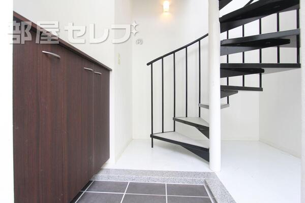 1階から螺旋階段があるよ。