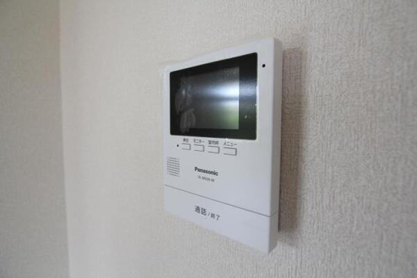 ドアモニターホンで来客時も安心です。