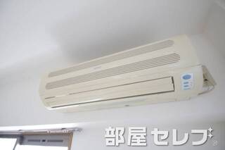 冷暖房エアコン。