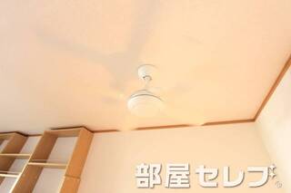 カフェ店の様な雰囲気を醸し出します。