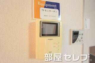 モニターホンで来客者をお知らせします。