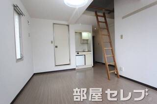 白基調でキレイなお部屋です。