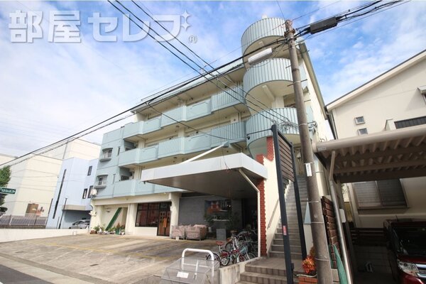 どっしりとした外観です。