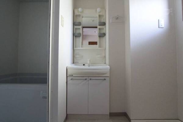 ※402号室内装写真参照